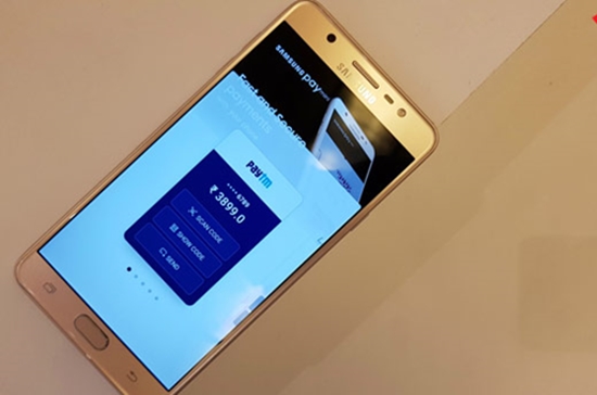 Samsung J7 Pro bi hu loa ngoai