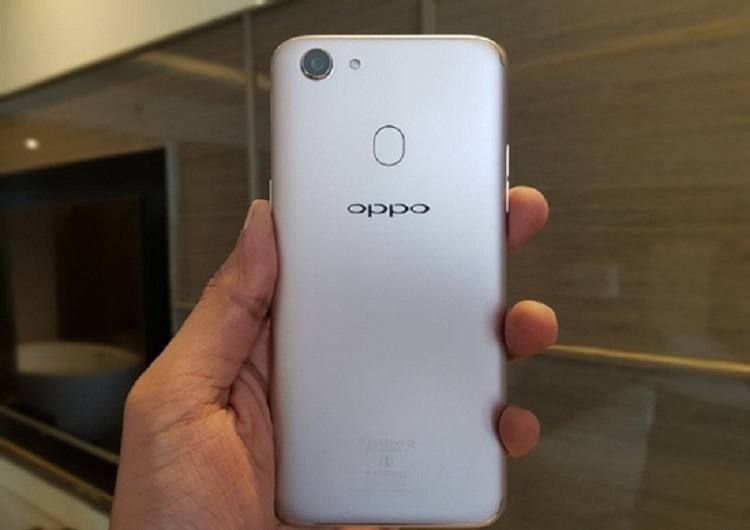 Mặt sau chiếc ddiejn thoại Oppo F5